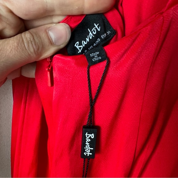NWT Bardot Bella Slit Dress in bright red size XS - Picture 3 of 5